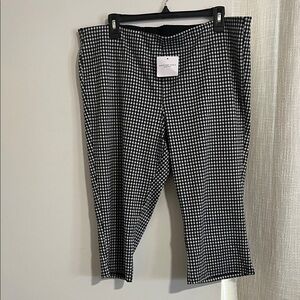 American Eagle Outfitters Black and White Checkered Capris